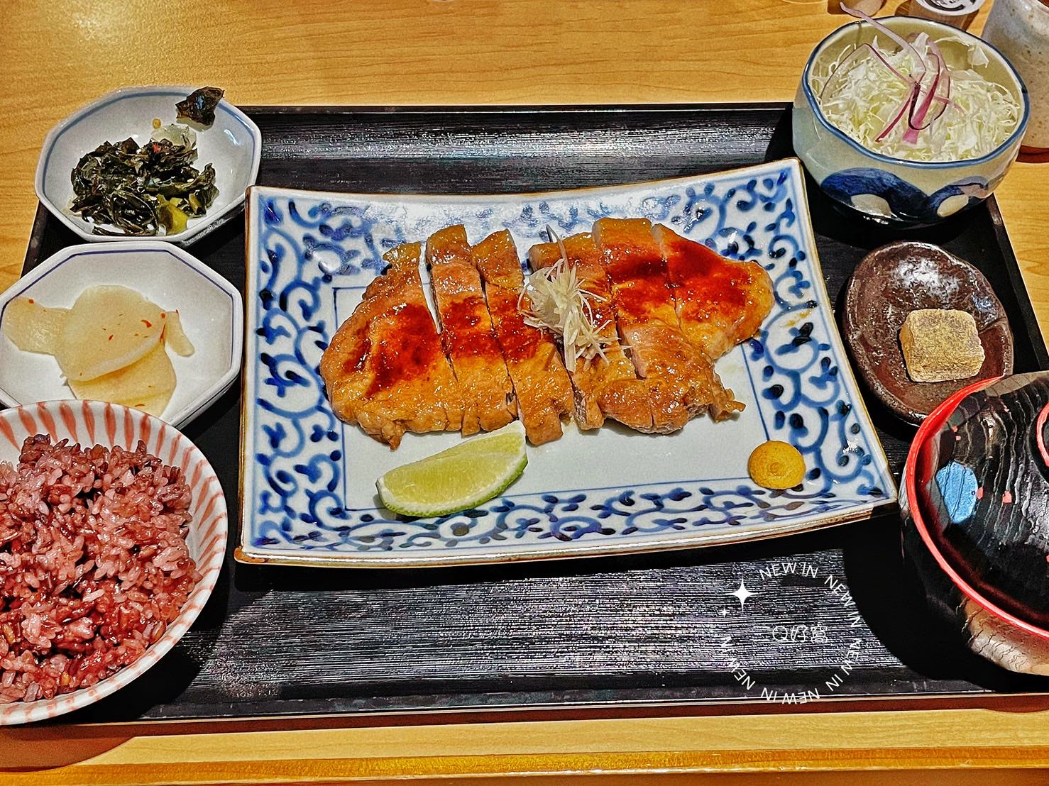 秀泰站前店美食 銀座可子日式豬排 鮮甜的海大蝦與柔嫩的豬排美味