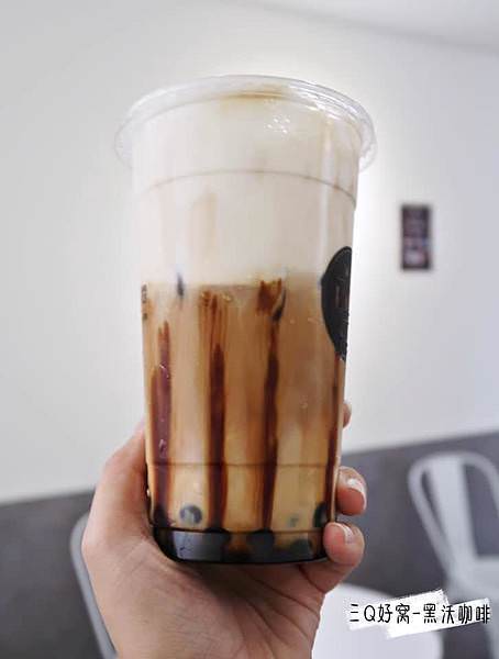 台中文青飲料店 HWC黑沃咖啡 2019珍奶總冠軍 深得人心