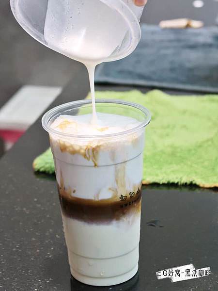 台中文青飲料店 HWC黑沃咖啡 2019珍奶總冠軍 深得人心