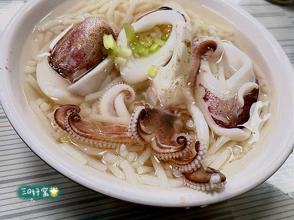 7BF36EB4-F6E5-4E4E-9D1E-7B51903015FE.jpg 【台南中西區美食】國華街在地排隊小吃 葉家小卷米粉