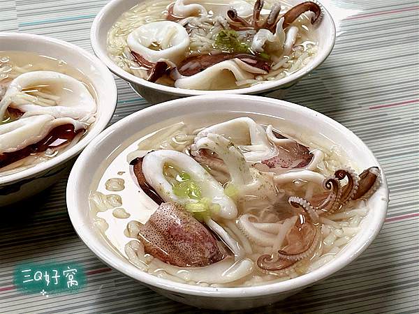 CAEEA7A6-123B-4B3B-9922-7F054756F9AA.jpg 【台南中西區美食】國華街在地排隊小吃 葉家小卷米粉