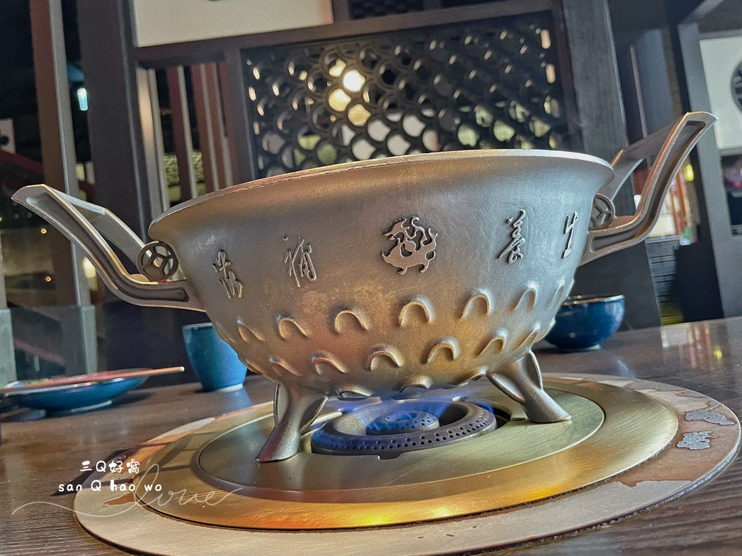 台中西屯 這一鍋皇室秘藏鍋物 朝富殿 秋紅谷附近丨85度C火鍋品牌