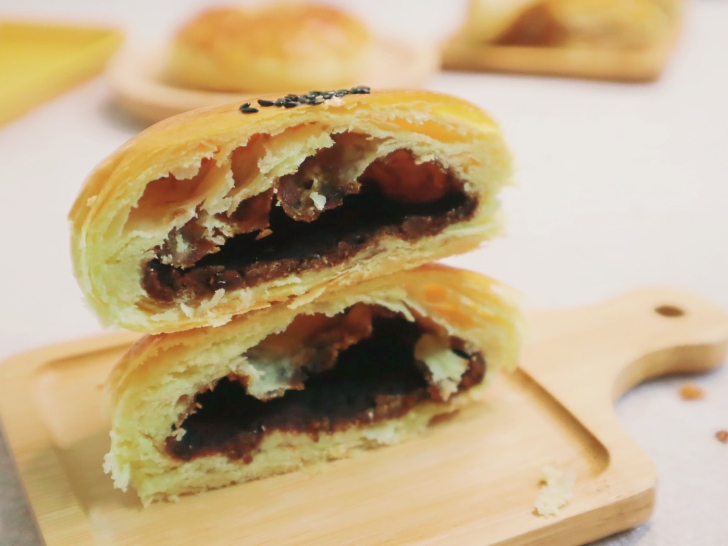 台中甜酥餅團購首選四月南風 花生甜酥餅、黑糖咖啡甜酥餅、 蜜汁柴魚甜酥餅