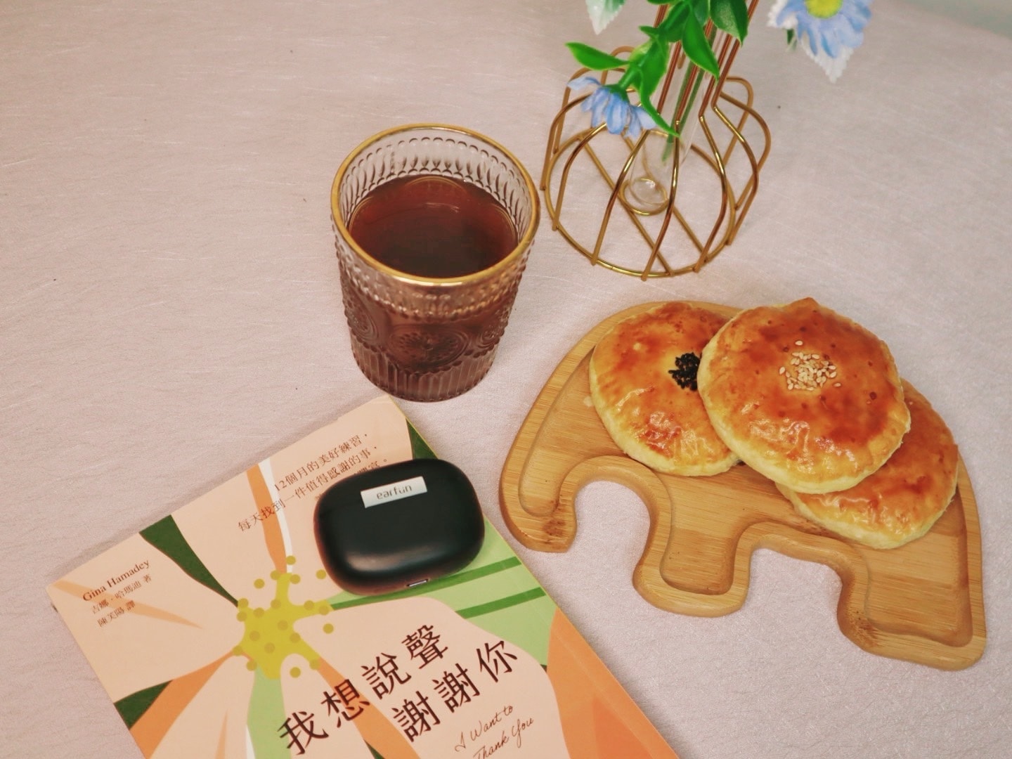 台中甜酥餅團購首選四月南風 花生甜酥餅、黑糖咖啡甜酥餅、 蜜汁柴魚甜酥餅