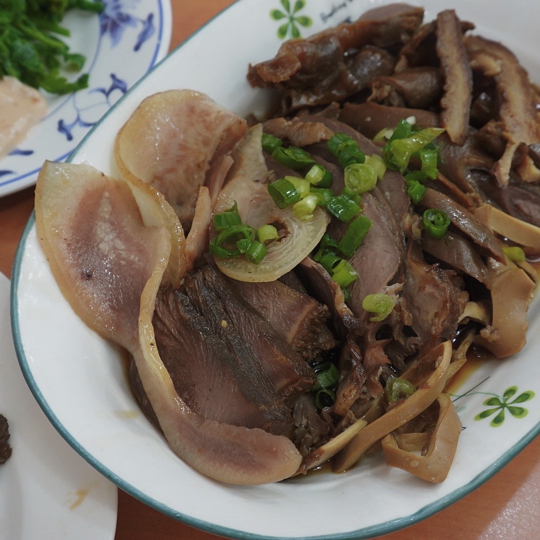 嘉義美食民主火雞肉飯 油蔥香十足 小菜必點,附設停車場 晚上還能逛文化路夜市 - 第10張圖