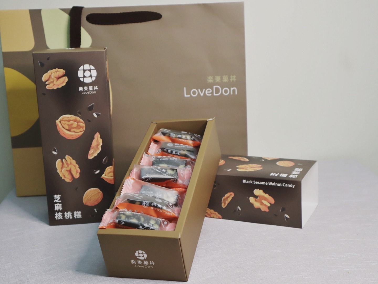 2024中秋禮盒推薦樂東菓丼 健康零食 牛軋餅推薦 宅配美食 職人手作真情堅果塔 - 第19張圖 精選酥脆香蔥蘇打餅乾,搭配軟Q濃郁奶香牛軋糖夾心,經典原味滿足您挑剔的味蕾