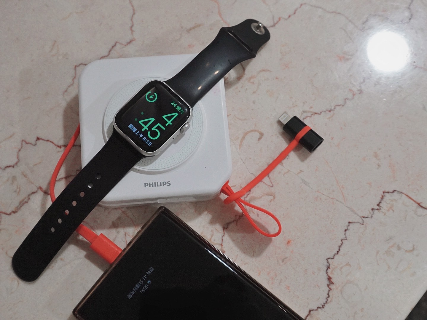 PHILIPS FunCube 2.0 多合一行動電源，不僅是行動充，更是隨身玩伴！飛利浦，讓每一刻都充滿活力！