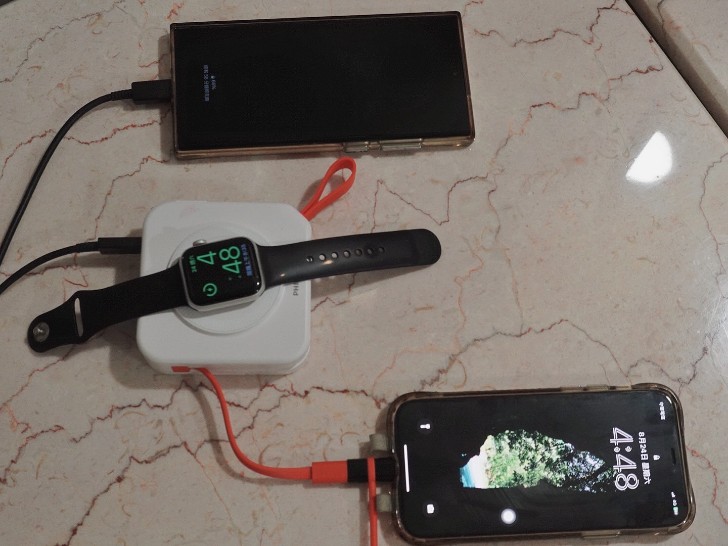 PHILIPS FunCube 2.0 多合一行動電源，不僅是行動充，更是隨身玩伴！飛利浦，讓每一刻都充滿活力！