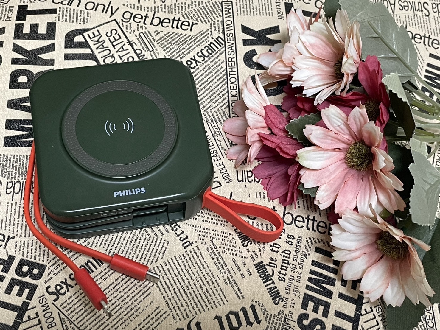 PHILIPS FunCube 2.0 多合一行動電源，不僅是行動充，更是隨身玩伴！飛利浦，讓每一刻都充滿活力！