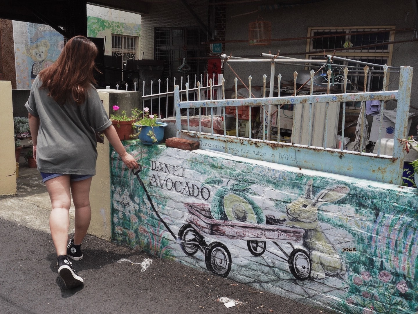 台南龍貓公車站彩繪村 讓相機充滿色彩 免費拍照天堂 - 第10張圖