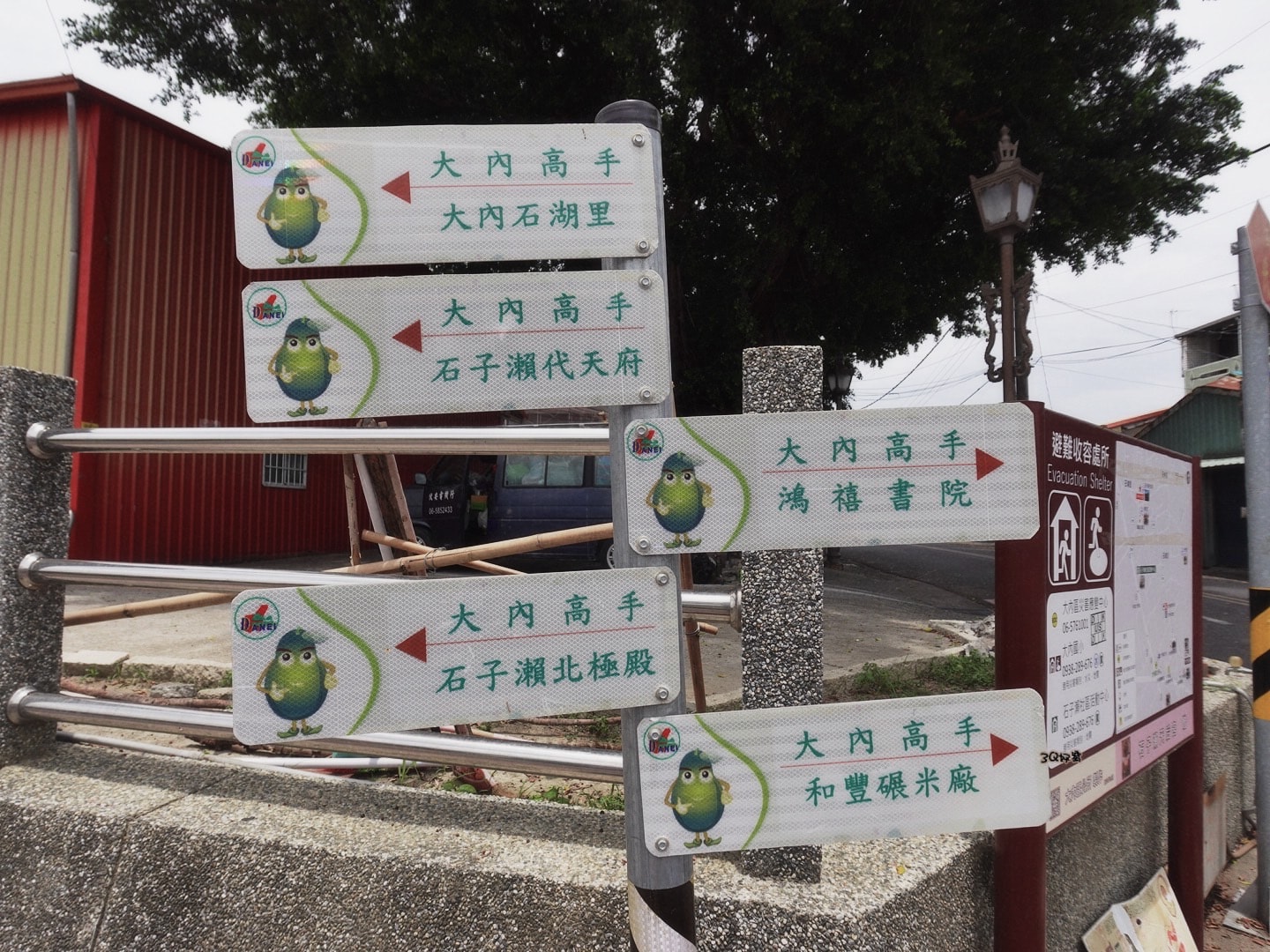 台南龍貓公車站彩繪村 讓相機充滿色彩 免費拍照天堂 - 第33張圖