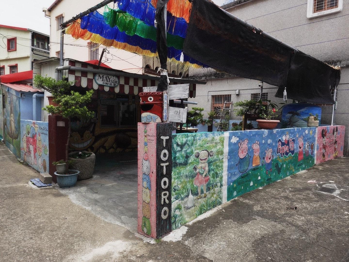 台南龍貓公車站彩繪村 讓相機充滿色彩 免費拍照天堂 - 第15張圖