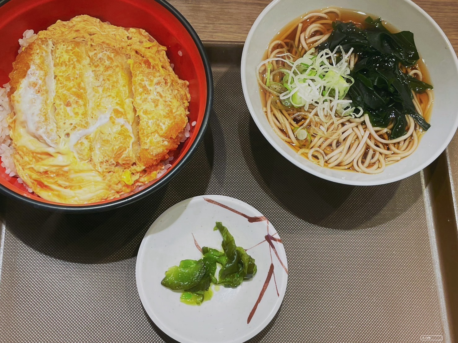 名代 富士そば 新宿都庁店的不期而遇,為東京自由行帶來味道 - 第7張圖