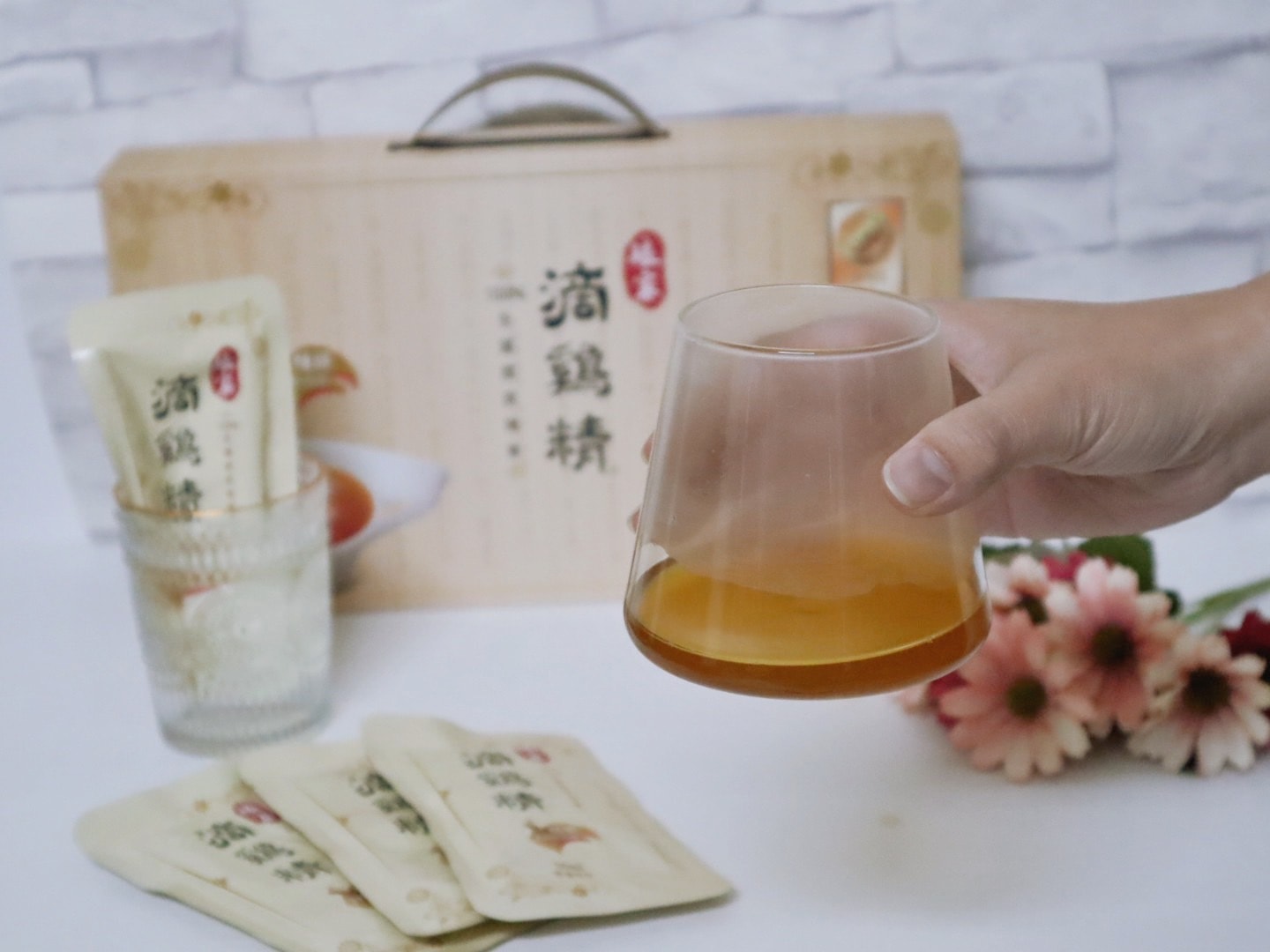 2025年節禮盒開箱 娘家滴雞精好喝嗎?為什麼這款滴雞精成為我的健康首選?常溫滴雞精禮盒分享:隨時隨地補充元氣的秘密 - 第4張圖 2025年節禮盒開箱 娘家滴雞精評價:為什麼這款滴雞精成為我的健康首選?常溫滴雞精禮盒分享:隨時隨地補充元氣的秘密