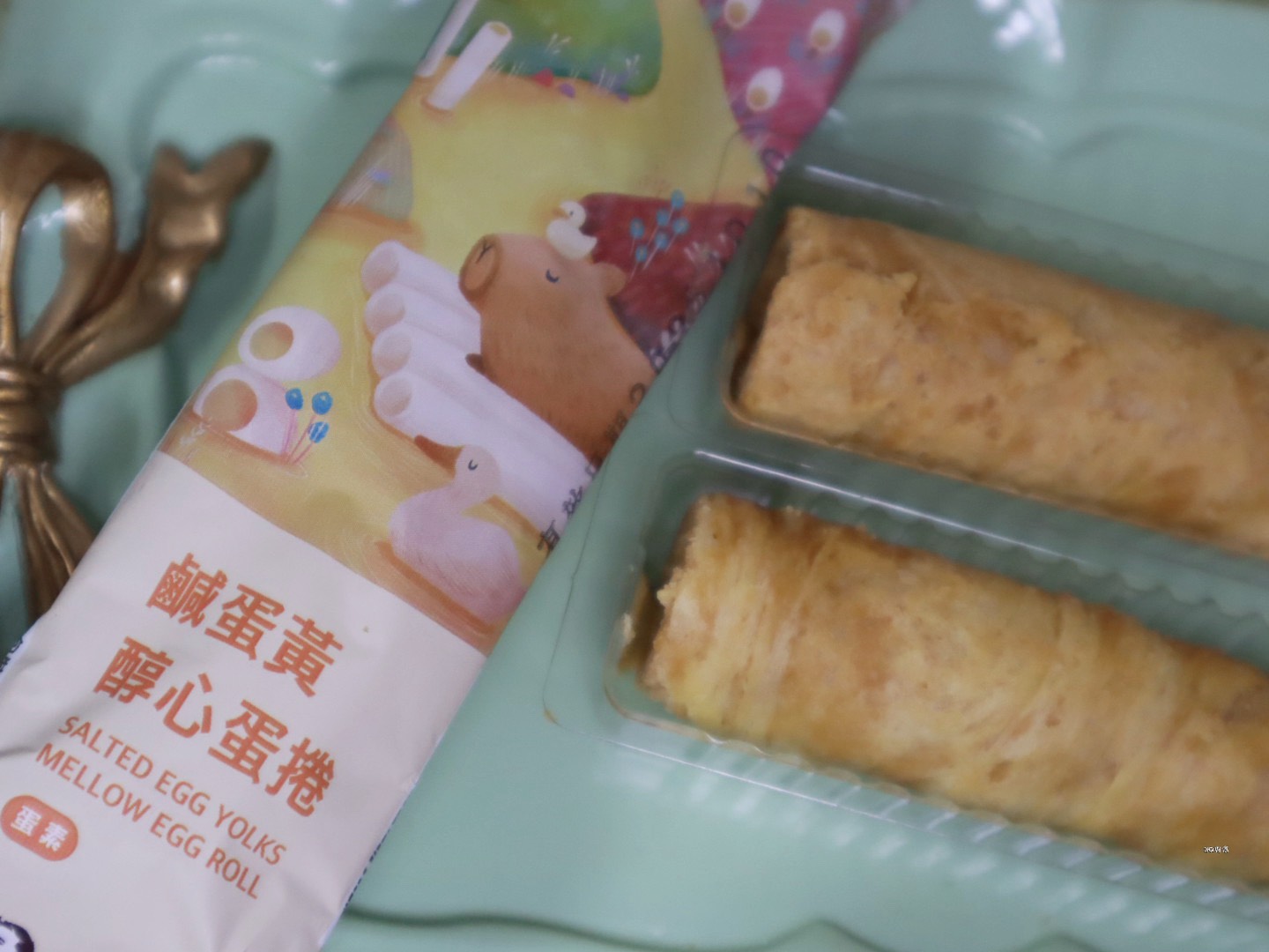 重拾那一口感動!鹹蛋黃醇心蛋捲 鹹蛋黃控尖叫!老楊方塊酥新作開箱 - 第6張圖 重拾那一口感動!鹹蛋黃醇心蛋捲 鹹蛋黃控尖叫!老楊方塊酥新作開箱