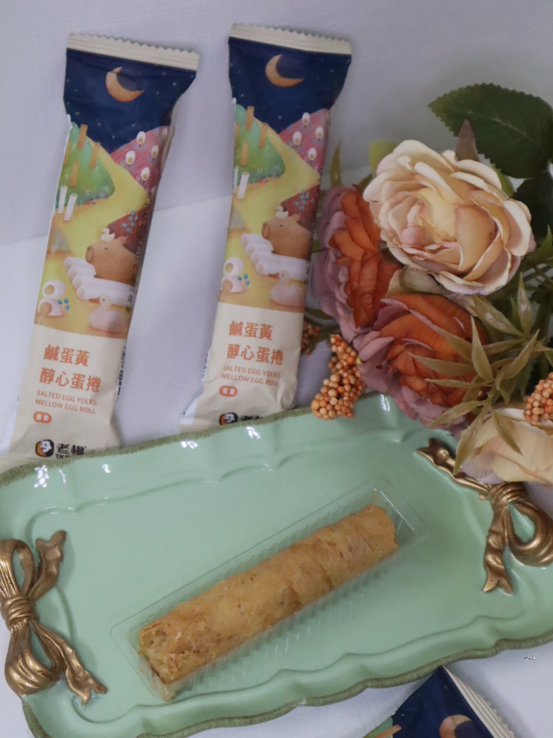 重拾那一口感動!鹹蛋黃醇心蛋捲 鹹蛋黃控尖叫!老楊方塊酥新作開箱 - 第2張圖 重拾那一口感動!鹹蛋黃醇心蛋捲 鹹蛋黃控尖叫!老楊方塊酥新作開箱
