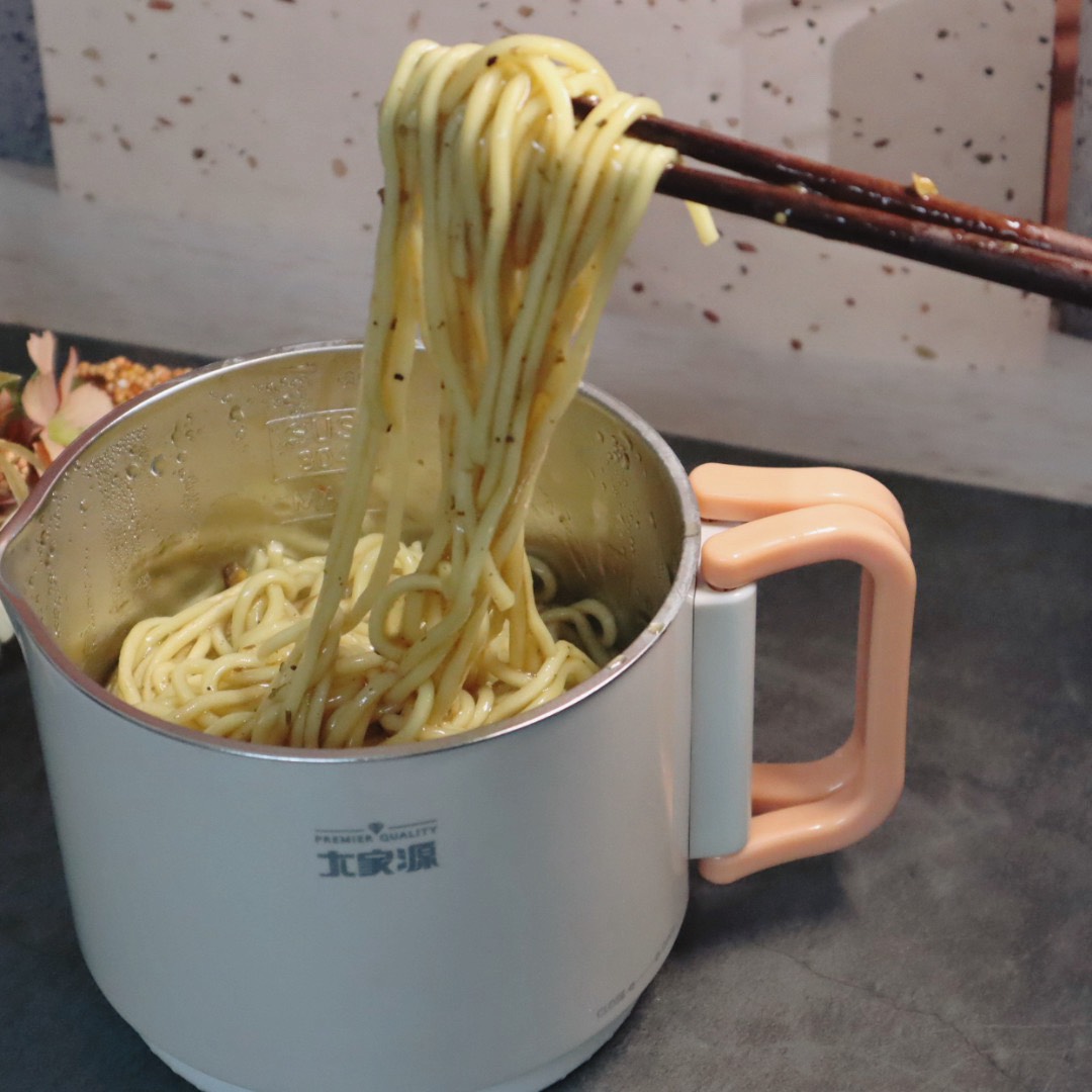大家源雙電壓便攜料理鍋開箱 旅行不怕飯店水壺,宵夜隨時開煮! - 第9張圖 大家源雙電壓便攜料理鍋開箱 旅行不怕飯店水壺,宵夜隨時開煮!