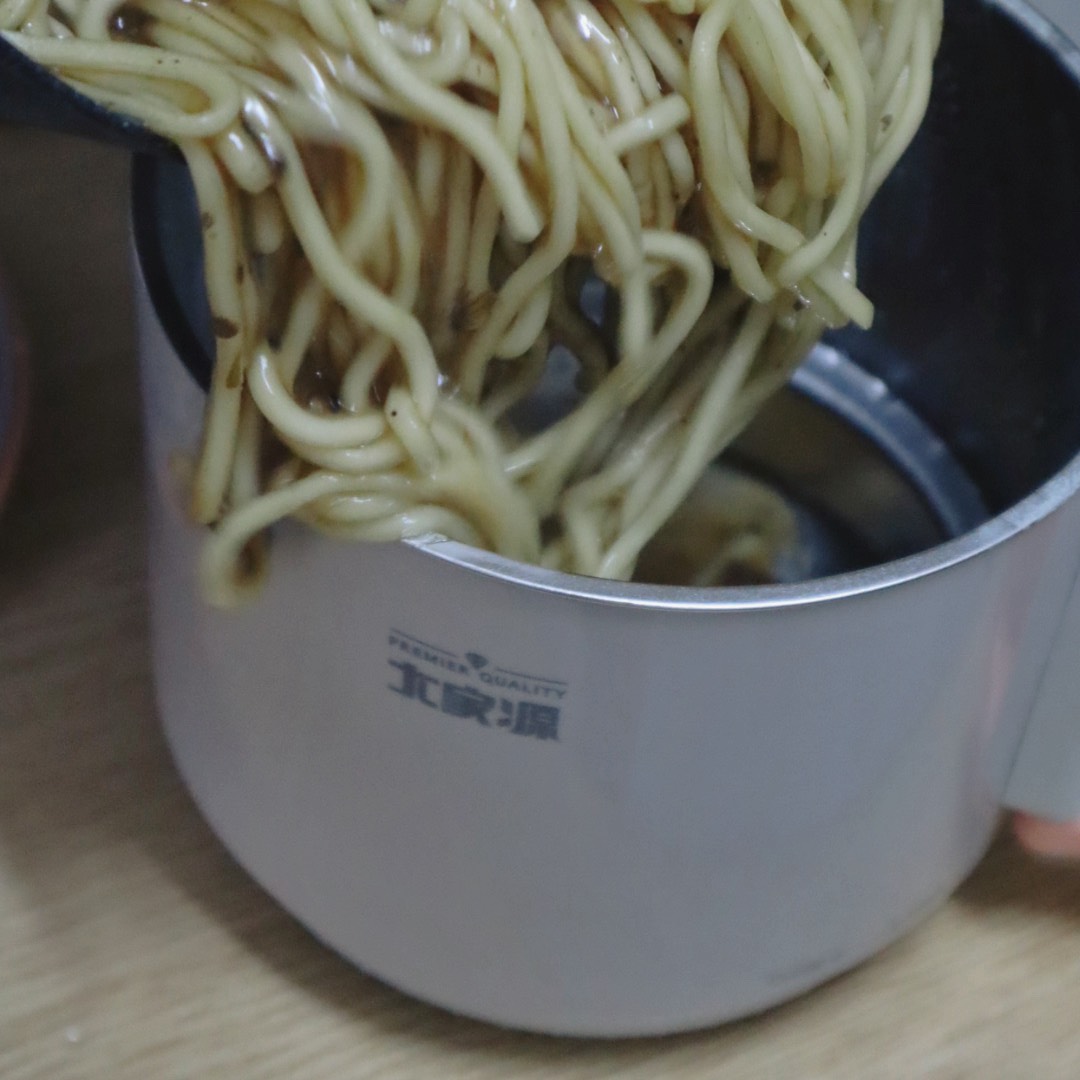 大家源雙電壓便攜料理鍋開箱 旅行不怕飯店水壺,宵夜隨時開煮! - 第8張圖 大家源雙電壓便攜料理鍋開箱 旅行不怕飯店水壺,宵夜隨時開煮!