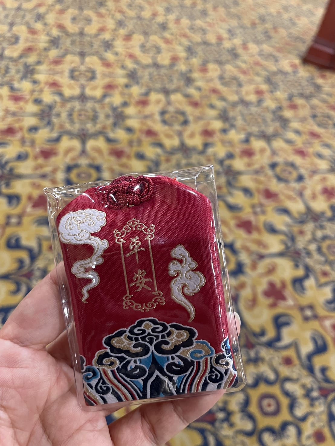 東密道導覽後會發放圓山大飯店專屬紀念禮品
