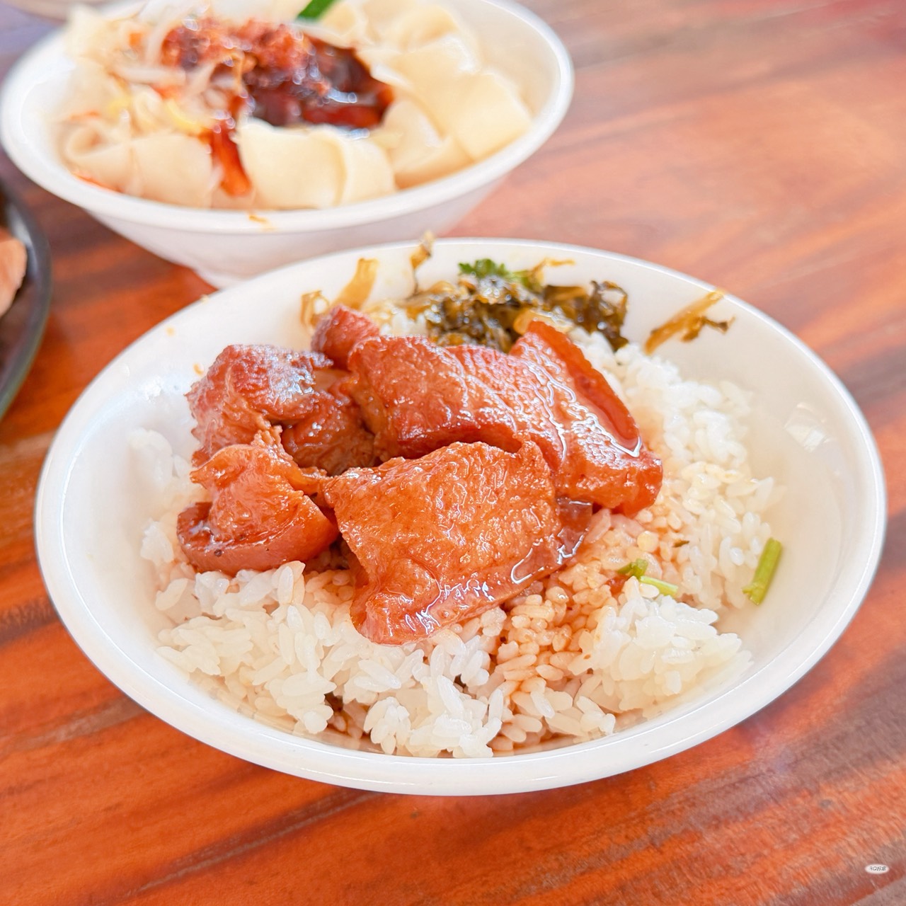 竹山美食不能沒有「竹山橋頭麵店」！在地人默默吃很多年的竹山午餐推薦，黑白切根本靈魂