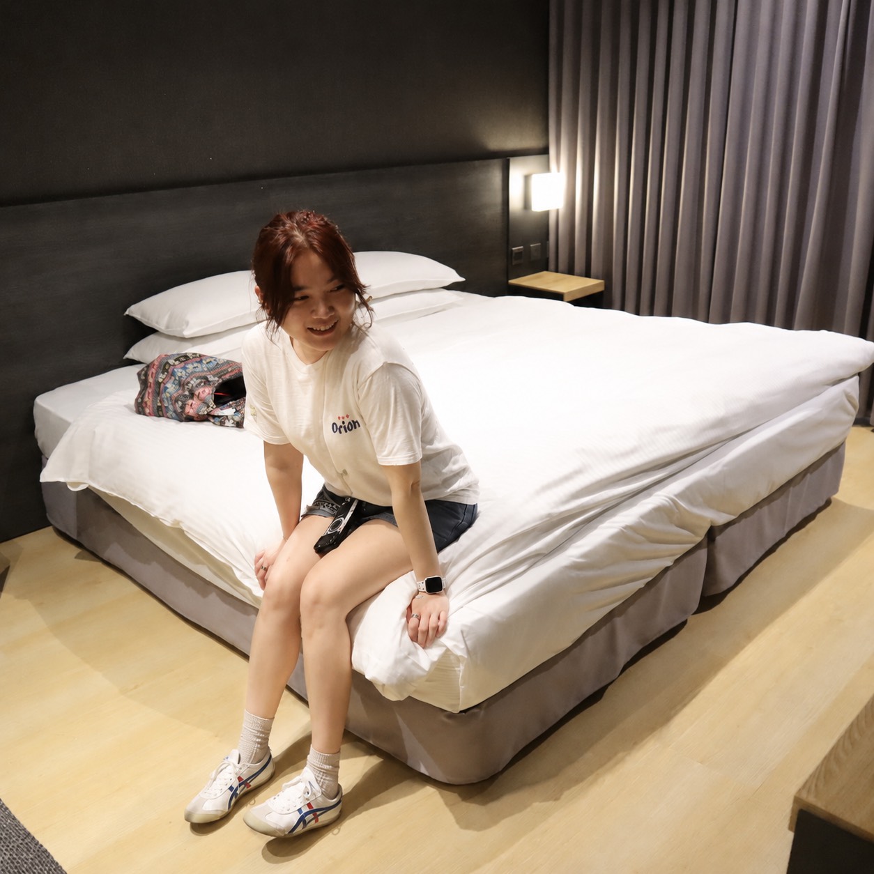 我在嘉義觀止雙人房床邊